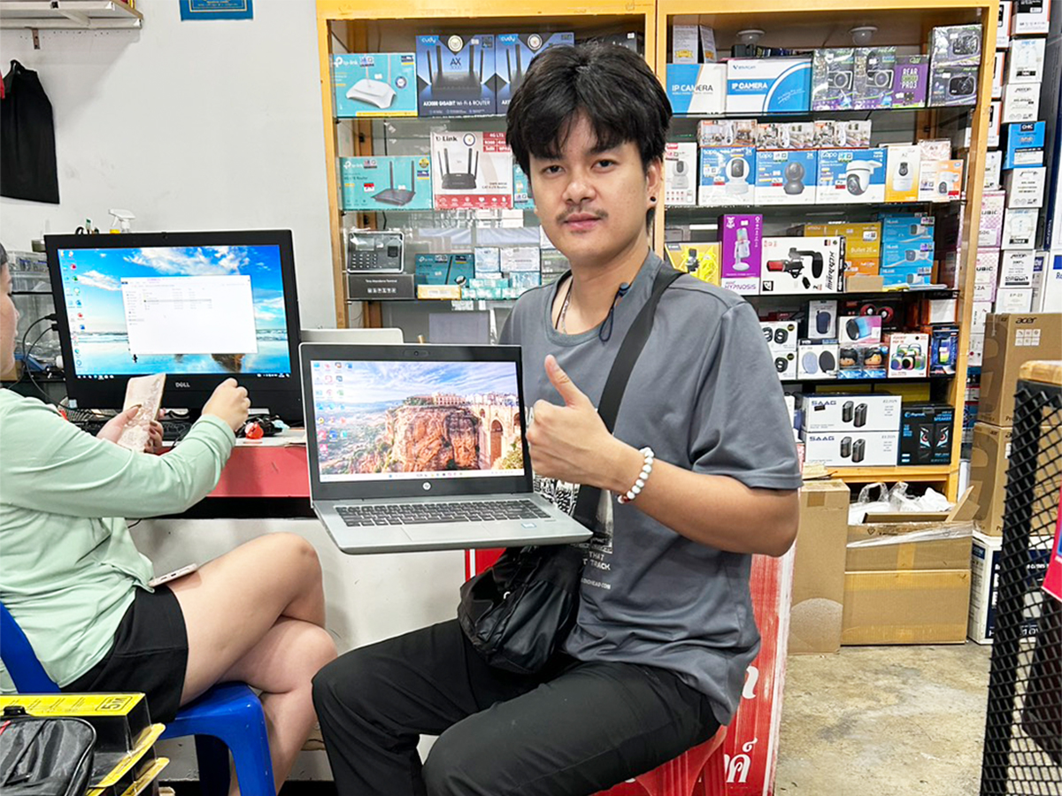 ลูกค้ารับเครื่อง